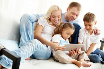 Canvas Print - Family on sofa