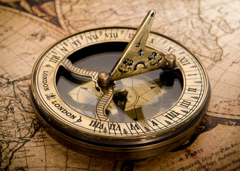 Fototapete - old compass on vintage map 1752