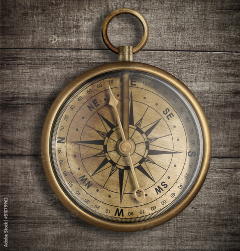 Plakat na zamówienie old brass compass on wood table top view