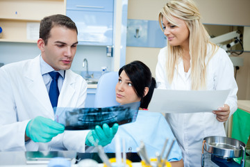 Wall Mural - dentist showing x-ray