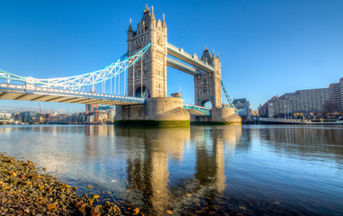 Fototapete - Tower bridge in the morning