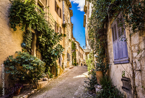 Nowoczesny obraz na płótnie A narrow street of Saint-Paul-de-Vence