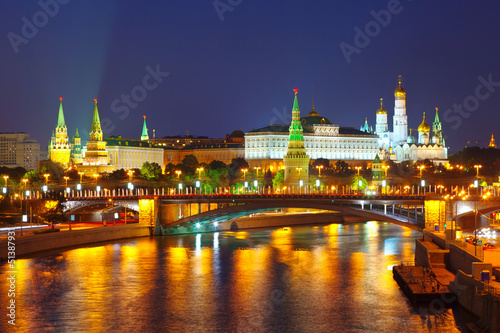Photo Moscow Kremlin and Moskva River in night. Russia