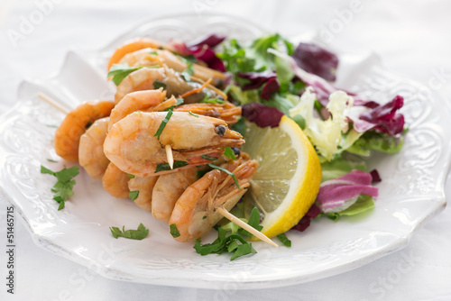 Fototapeta na wymiar roasted shrimps skewers
