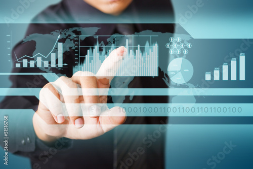 Foto Geschäftsmann, der mit Touch Screen Technologie arbeitet