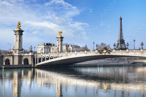 Fototapeta na wymiar Pont Alexandre III et Tour Eeiffel