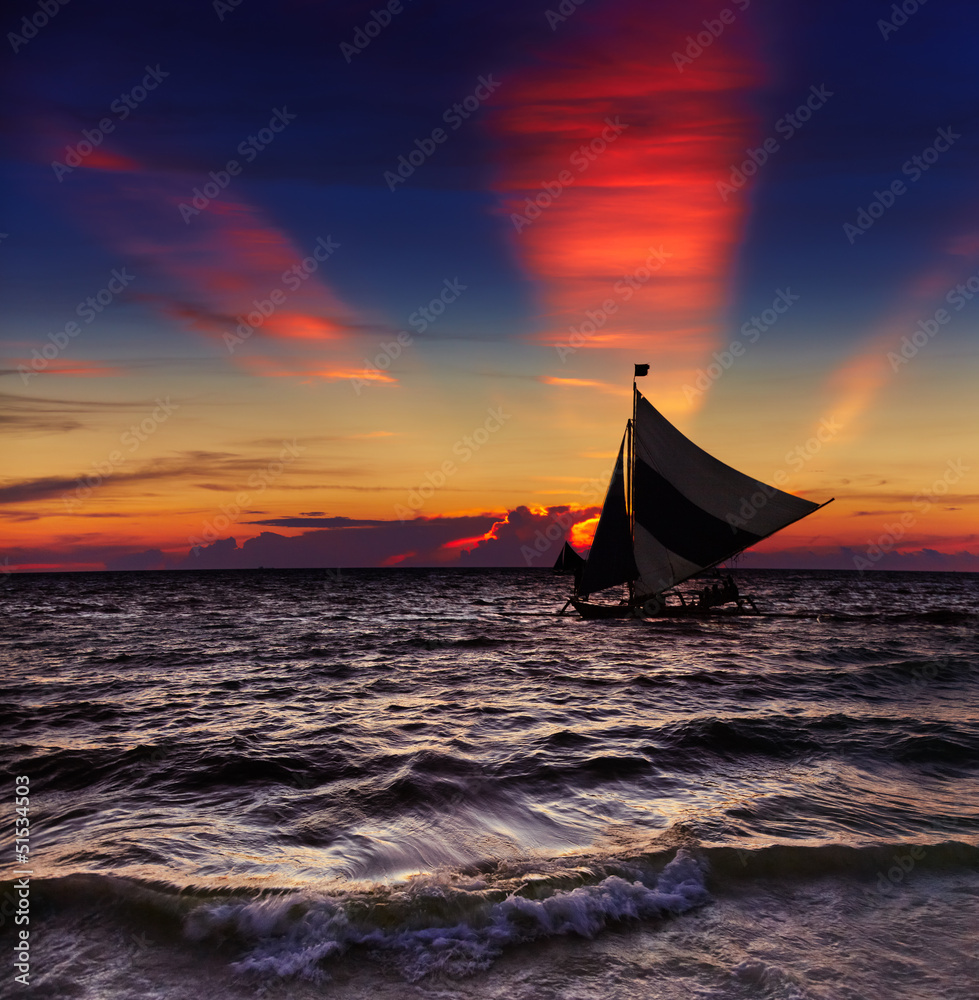 tropikalny-zmierzch-z-zaglowka-boracay-filipiny