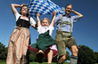 © W. Heiber Fotostudio - Familie mit Fahne von Bayern