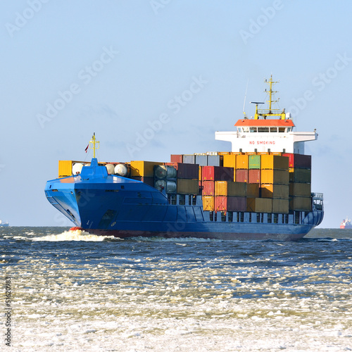 Naklejka dekoracyjna Cargo container ship sailing