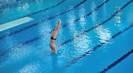 Tuffo in piscina