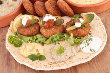 Canvas Print - pita bread with falafel and sauce