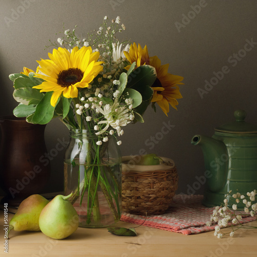 Naklejka na drzwi Still life with sunflower bouquet on wooden table