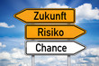 © Stockwerk-Fotodesign - Wegweiser mit Zukunft, Risiko und Chance