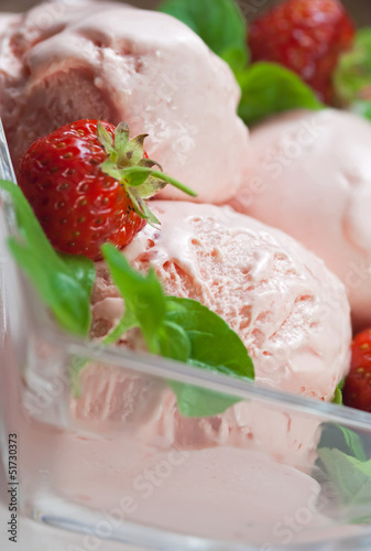 Gelato Alla Fragola Strawberry Ice Cream Foto Stock Adobe Stock