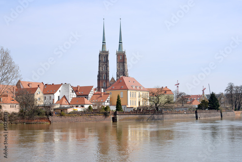 wyspa-katedralna-wroclaw-na-wiosne