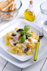 Canvas Print - pappardelle con panna e funghi di bosco