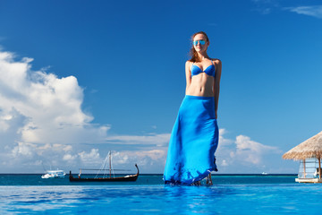 Canvas Print - Woman at poolside