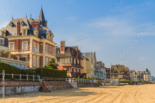 Foto  Trouville sur Mer beach promenade, Normandy, France