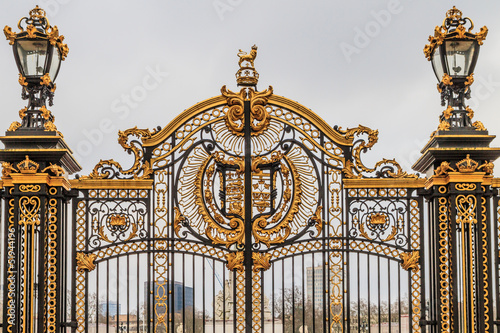 Fotomural Ornate Gate at Buckingham Palace, London, UK