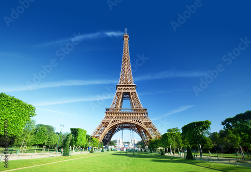 Plakat Wieża Eiffla w Paryżu. Francja.