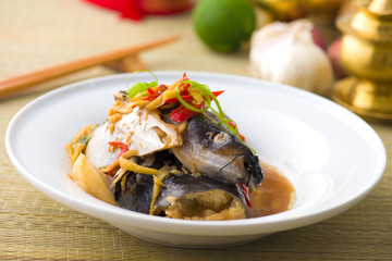 steam fish head soy sauce, patin silver catfish steamed with chi