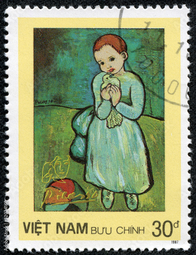 Fotografía stamp shows painting by Pablo Picasso "Girl with dove"