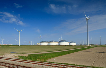 Oil storage and windturbines