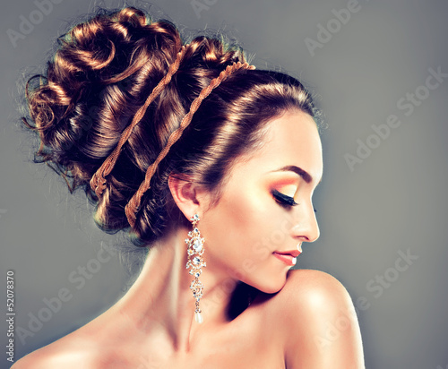 Tapeta ścienna na wymiar Model with Coral makeup and Greek Hairstyles