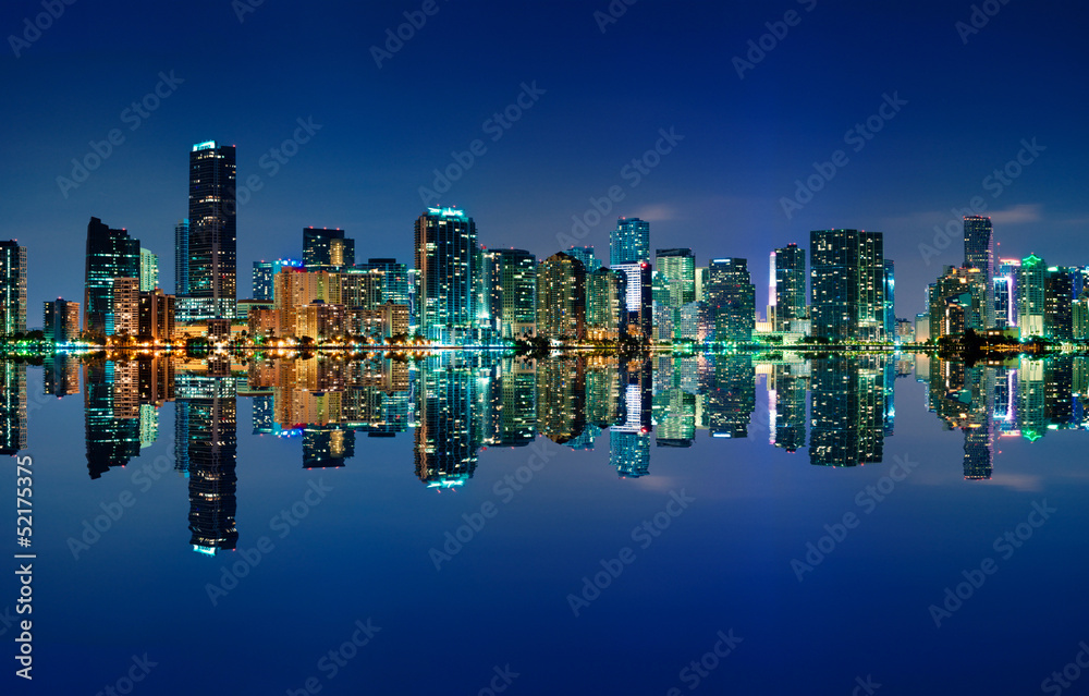 Miami Skyline at night - obrazy, fototapety, plakaty 
