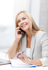 Wall Mural - businesswoman with phone