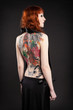 Девушка с татуировкой на спине