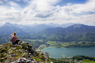 Wall Mural - Wanderpause mit traumhaftem Ausblick