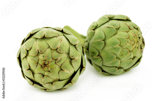 Deux Artichauts Fond Blanc Acheter Cette Photo Libre De Droit Et