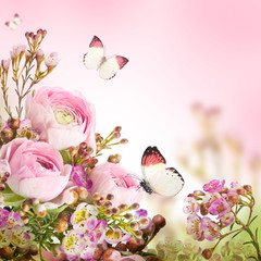 Fototapete - Gentle bouquet from pink roses and butterfly