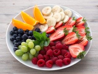 Wall Mural - Fruits and berries on a white plate