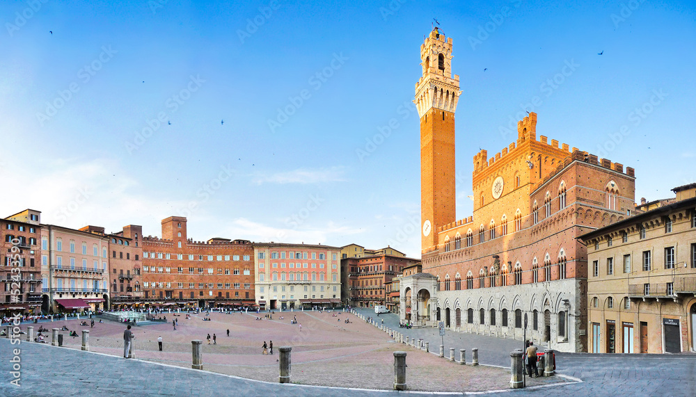 Panoramic view of Piazza del Campo in Siena at sunset, Tuscany - obrazy, fototapety, plakaty 