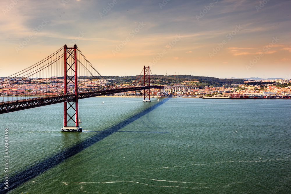 Obraz na płótnie Bridge of 25th of April, Lisbon w salonie