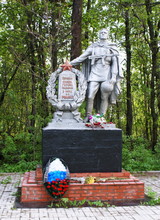 Памятник героям погишим защищая Родину. Тверская область, Россия