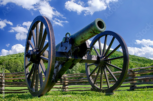 Fotografie, Tablou Civil War era cannon overlooks Kennesaw Mountain National Battle