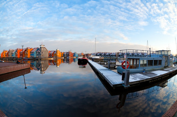 Fototapete - boats and colorful buildings at Reitdiephaven, Groningen