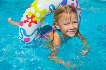 Canvas Print - little girl in the swimming pool  with rubber ring