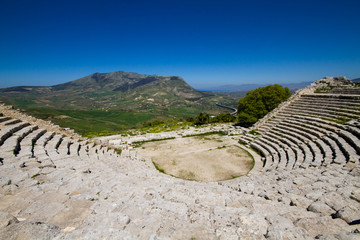 Fototapete - Ancient ruin of the greek theater, Segesta