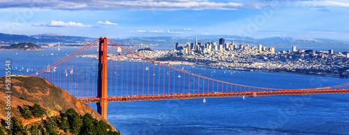 Fototapeta na wymiar Panoramic view of famous Golden Gate Bridge