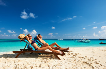 Canvas Print - Couple on a beach