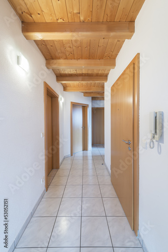 Naklejka - mata magnetyczna na lodówkę White tiled corridor