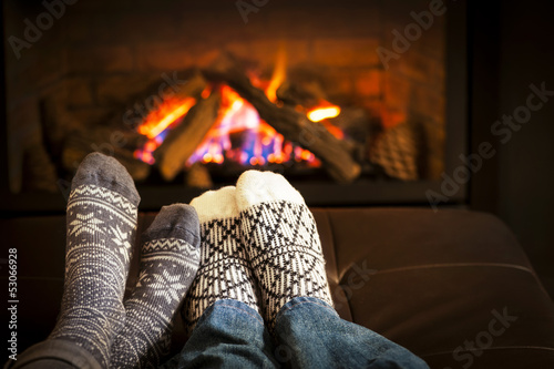 Fotografía Feet warming by fireplace