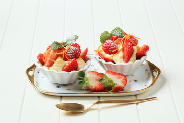 Poster - Creamy pudding and fresh fruit