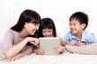 © szeyuen - mother and children using tablet computer