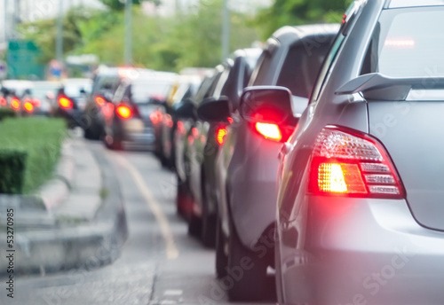 Cuadros en Lienzo Car queue in the bad traffic road