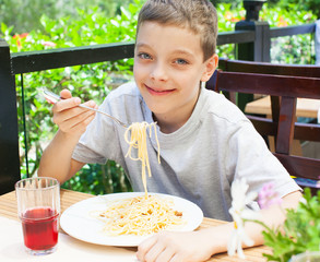 Wall Mural - Child eating at cafe